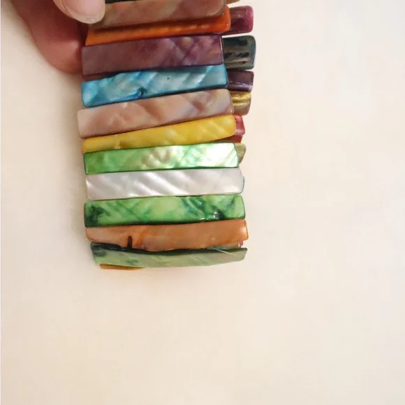 Colorful Shell Bracelet - Picture 2 of 3